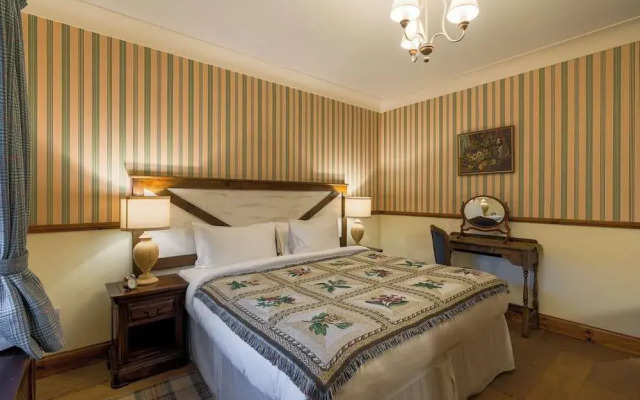 Whispering Pines Lodge