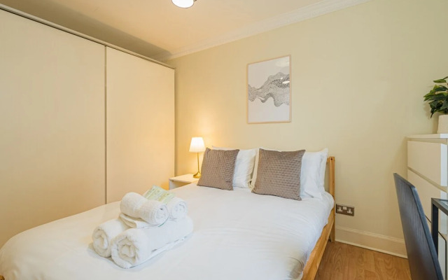 2 Bed Grassmarket Apartment