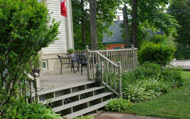 Bluenose Lodge