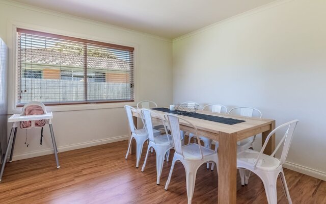 LOCH RETREAT - 550m TO TOWN