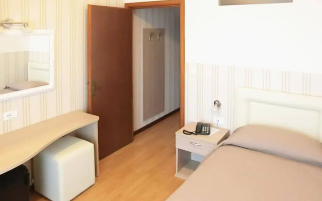 Hotel Carol