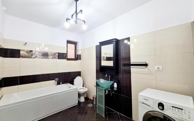 R.O.S.E. Apartment