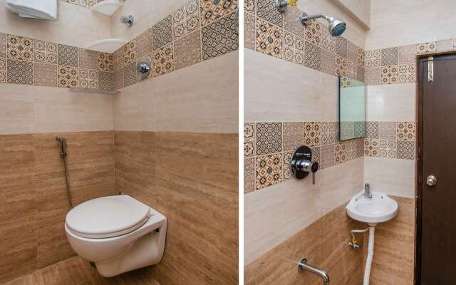 OYO 10522 Varcity Emerald