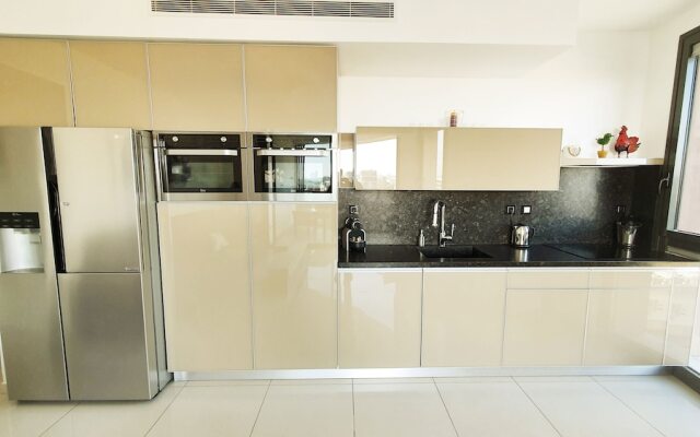 Design Apt Parking Included 2BDR TL16