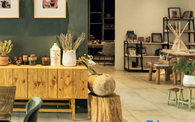 Xingyi Yunqi No.1 Inn (Xia Nahui Branch, Wanfenglin Scenic Area)