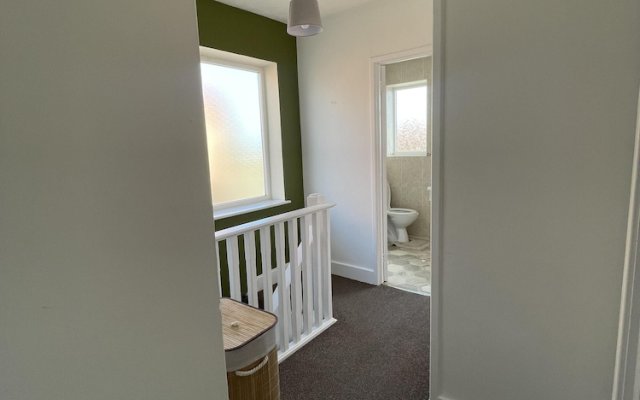 3 bed House in Blackpool With Cinema & hot tub