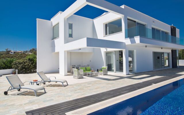 KO1 With Breathtaking sea Views