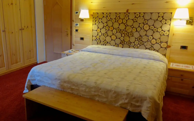 Alle Dolomiti Boutique Lake Hotel