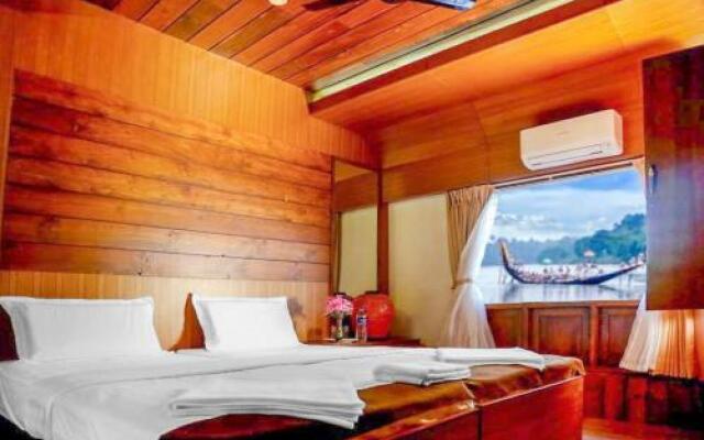 1 BHK Houseboat in Nedumudy, Alappuzha, by GuestHouser (E47B)