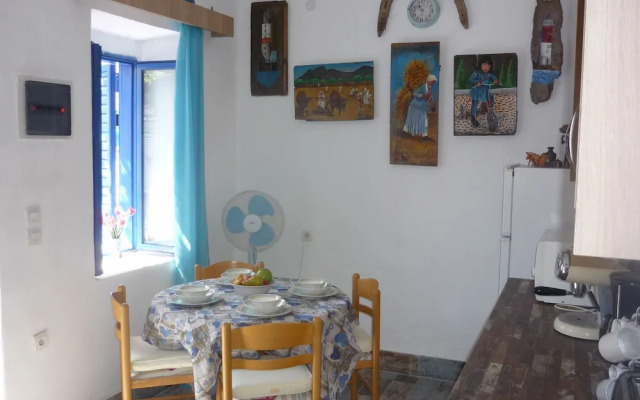 Traditional Villa 7 Mins Drive From Haraki Beach