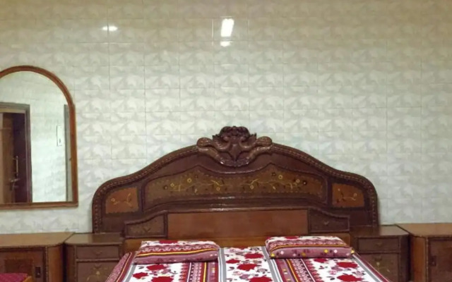 Goroomgo Shanti Guest House Varanasi