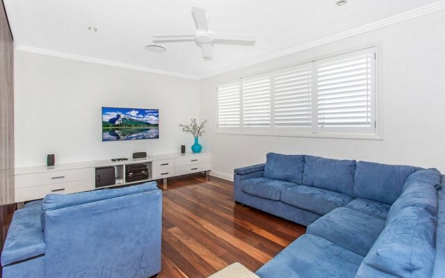 Salt Beach Holiday Home