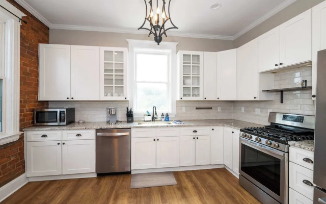 Ludlow Lodge w/ City Views