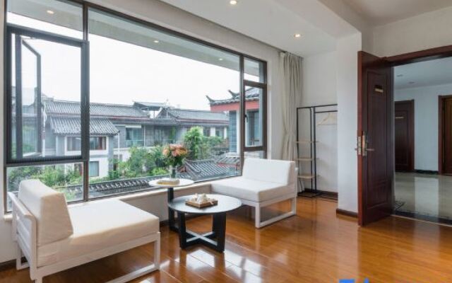 Lijiang Xiangyu Light Luxury Snow Mountain Holiday Villa
