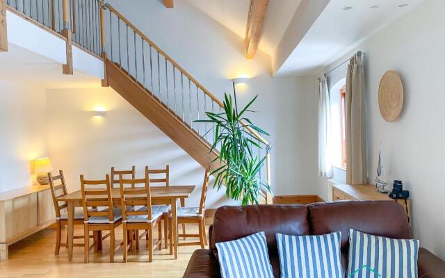 Vanguard House, Milford Marina