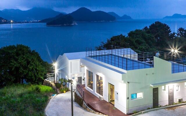 Geoje Star Marine Pool Villa Pension - F