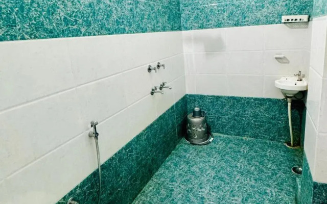 OYO 28196 Hotel Corbett Radiance