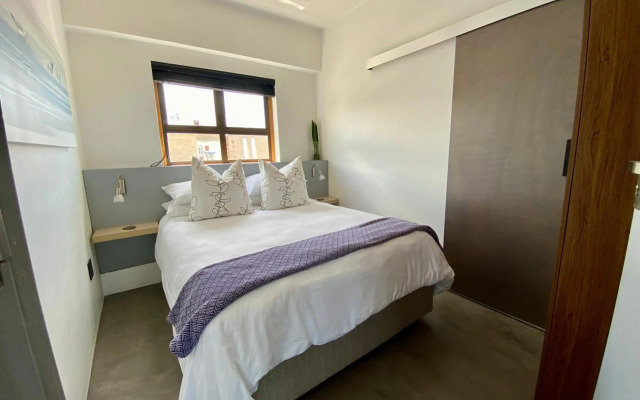Stay On Main Plett - Contemporary 2-Bedroom Apartment