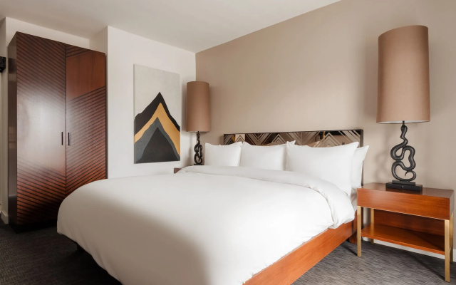 V Capri Palm Springs, a Dolce by Wyndham