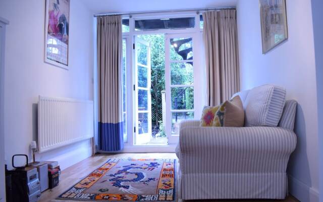 Spacious 1 Bedroom Apartment With Garden