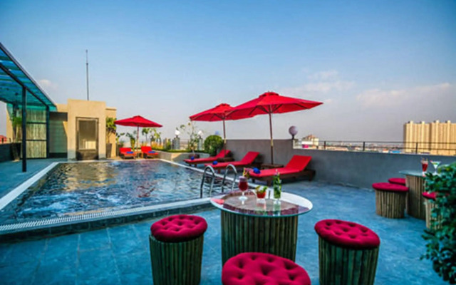 Diamond Palace Resort & Sky Bar