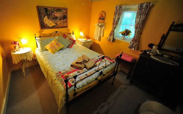 Emma Tiver Heritage Cottage