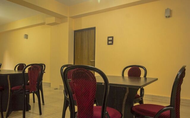 OYO 18455 Hotel Golden Shangrila