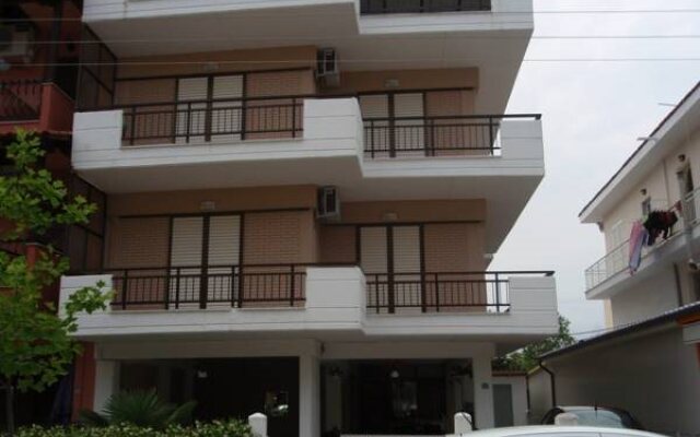 Dimitra's Apartments