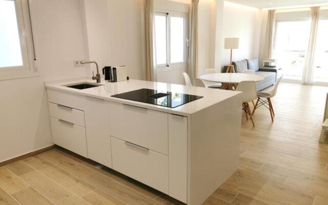 Bright 2 bedroom apt Golden Mile next to beach RDR225