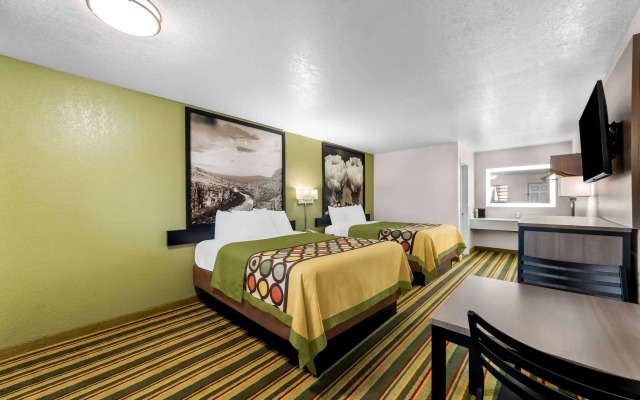 Super 8 by Wyndham Pleasanton