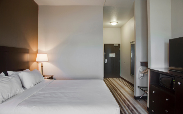 Holiday Inn Express & Suites Nevada by IHG