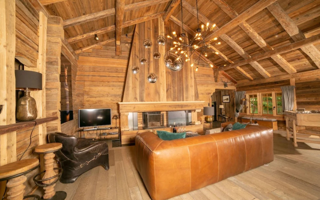 Kashmyre Chalet Luxe Chauffeur Sauna