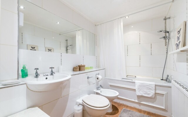 Covent Garden Apartments by Allo Maisons