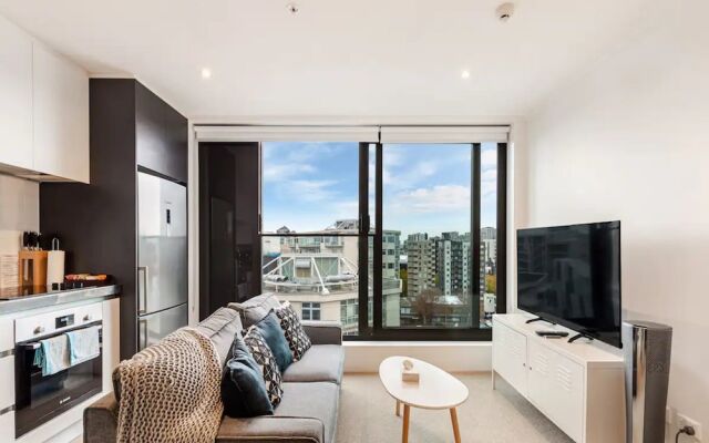 Contemporary Apt - Free Parking