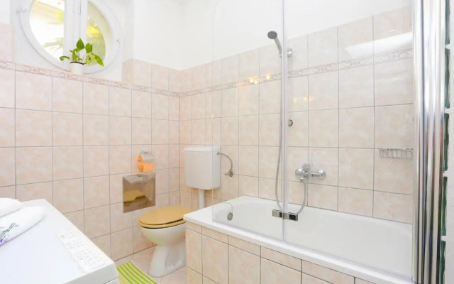 Apartments with WiFi Split - 16420