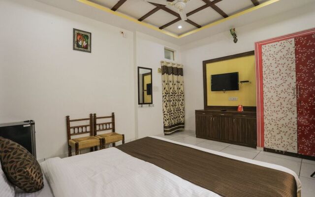 OYO 9760 Home Tej Vilas Near Celebration Mall