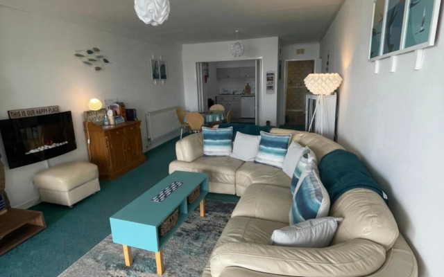 Barracuda, Beachside Apartment