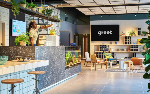 greet Hotel Paris porte de la Chapelle - Aréna