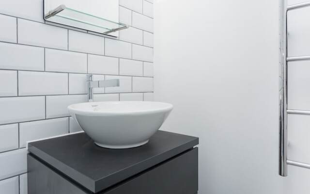 Modern, Brand New Townhouse in Bath