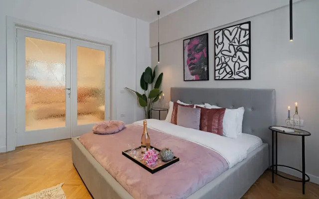 Vibrant & Spacious 3BR Condos on Amzei Square