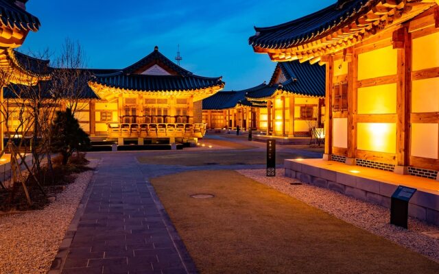 Hanok stay NAMWONYECHON by Kensington