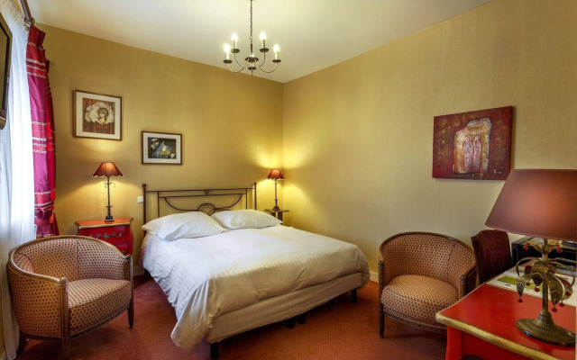 LOGIS Auberge de la Truffe - Hotel de la Mairie