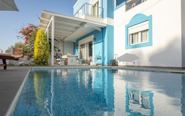 Seabreeze Villa - with Jacuzzi & heated pool