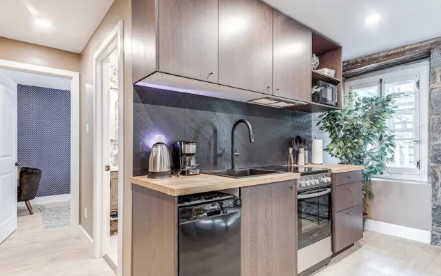 Beautiful Vieux Quebec 2 Bed Apt