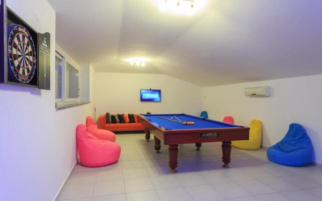 Villa Four Season 8