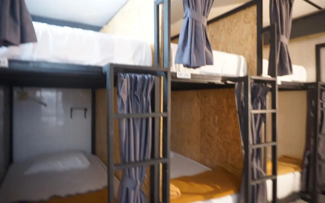 Near Beach Hostel - Adults Only