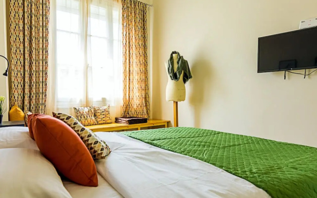 Hippy Decorated 2 Bedrooms Apartment