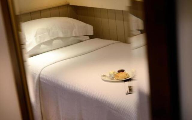 Clare House Hotel