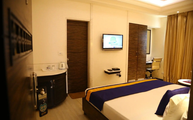 OYO 857 The First Hotel