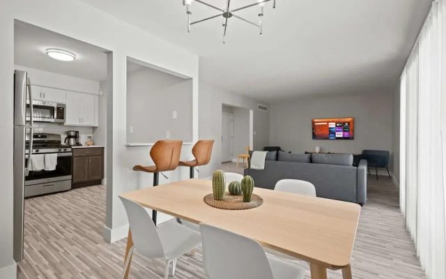 Spacious 2BR 2BA Apartment in the City